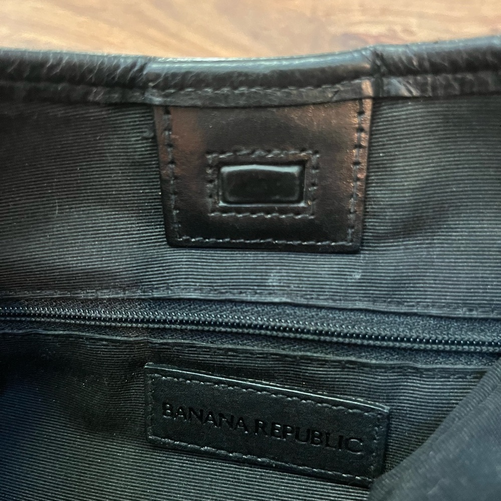 Vintage Banana Republic Classic Black Leather Shoulder Bag - Picture 9 of 16